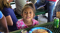 La hija menor de Wendy en un picnic